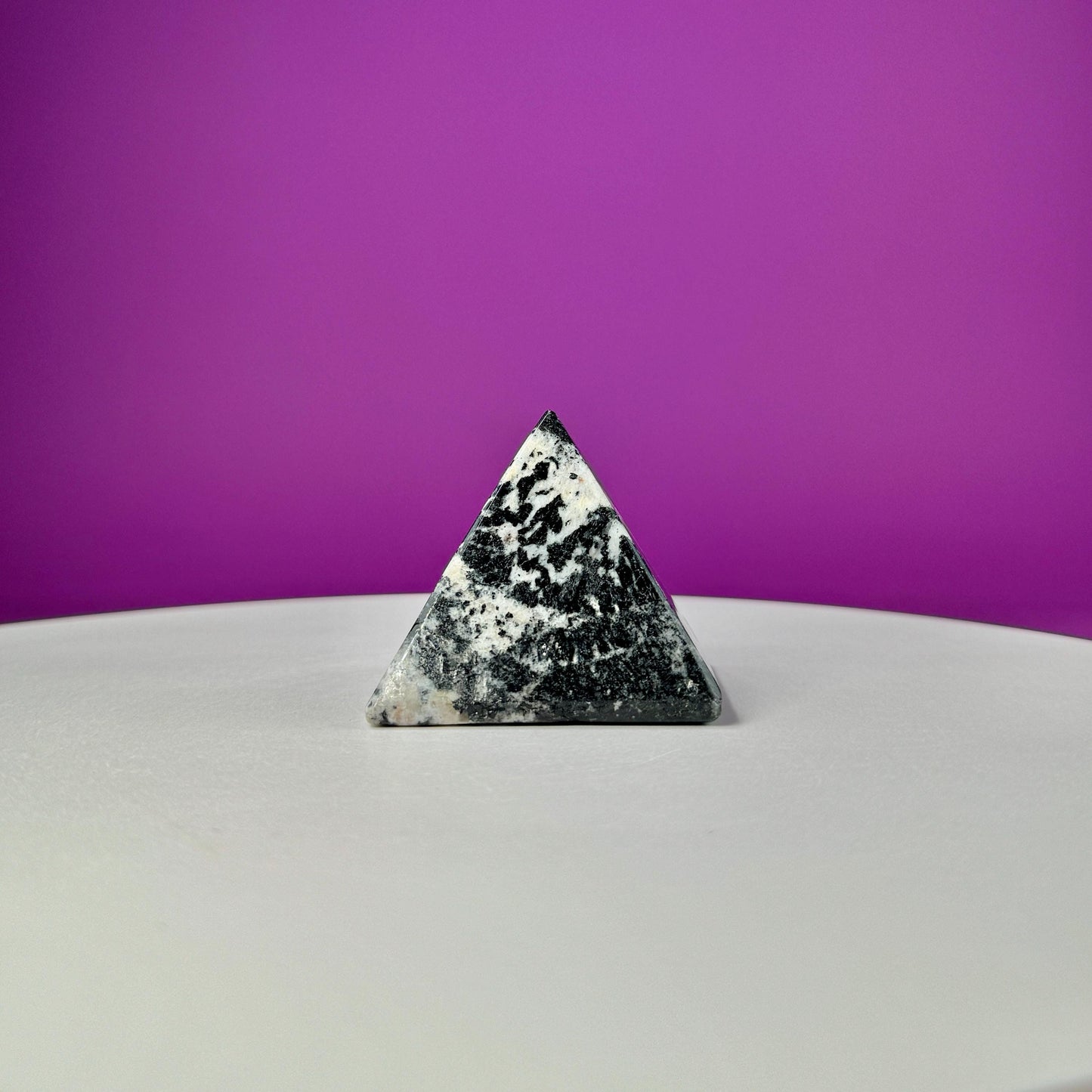 Orbiculite Pyramid (Australia) (Shortwave UV Reactive)