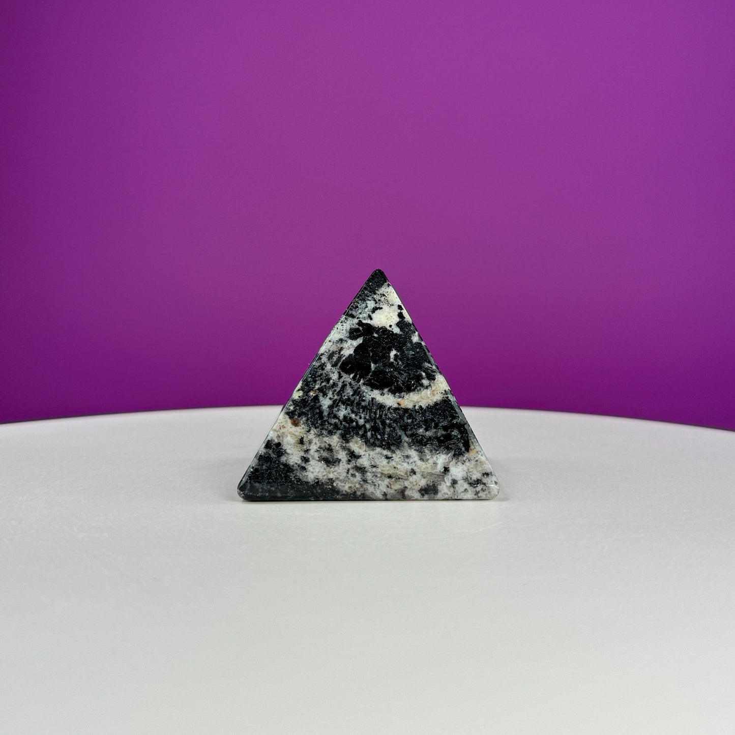 Orbiculite Pyramid (Australia) (Shortwave UV Reactive)