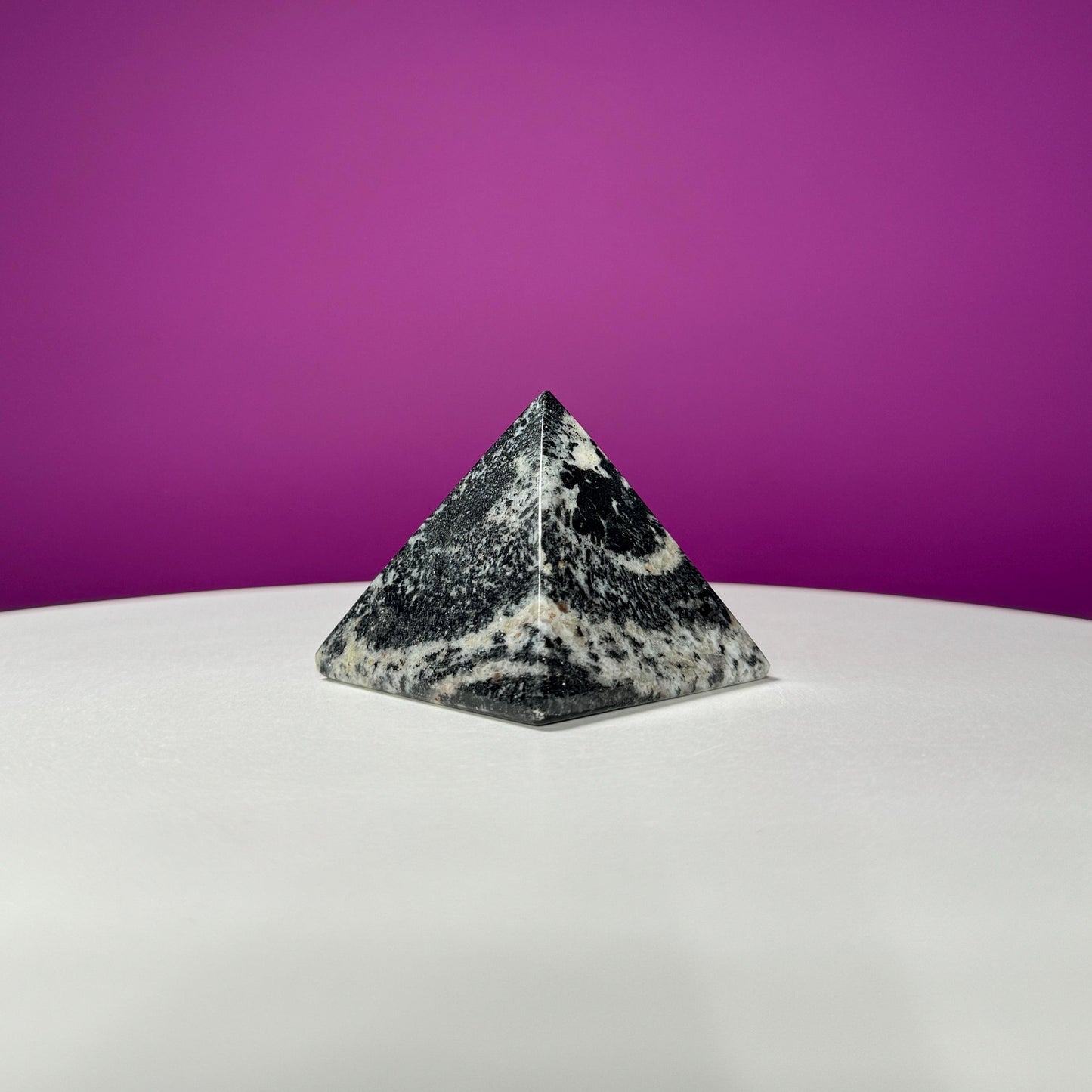 Orbiculite Pyramid (Australia) (Shortwave UV Reactive)