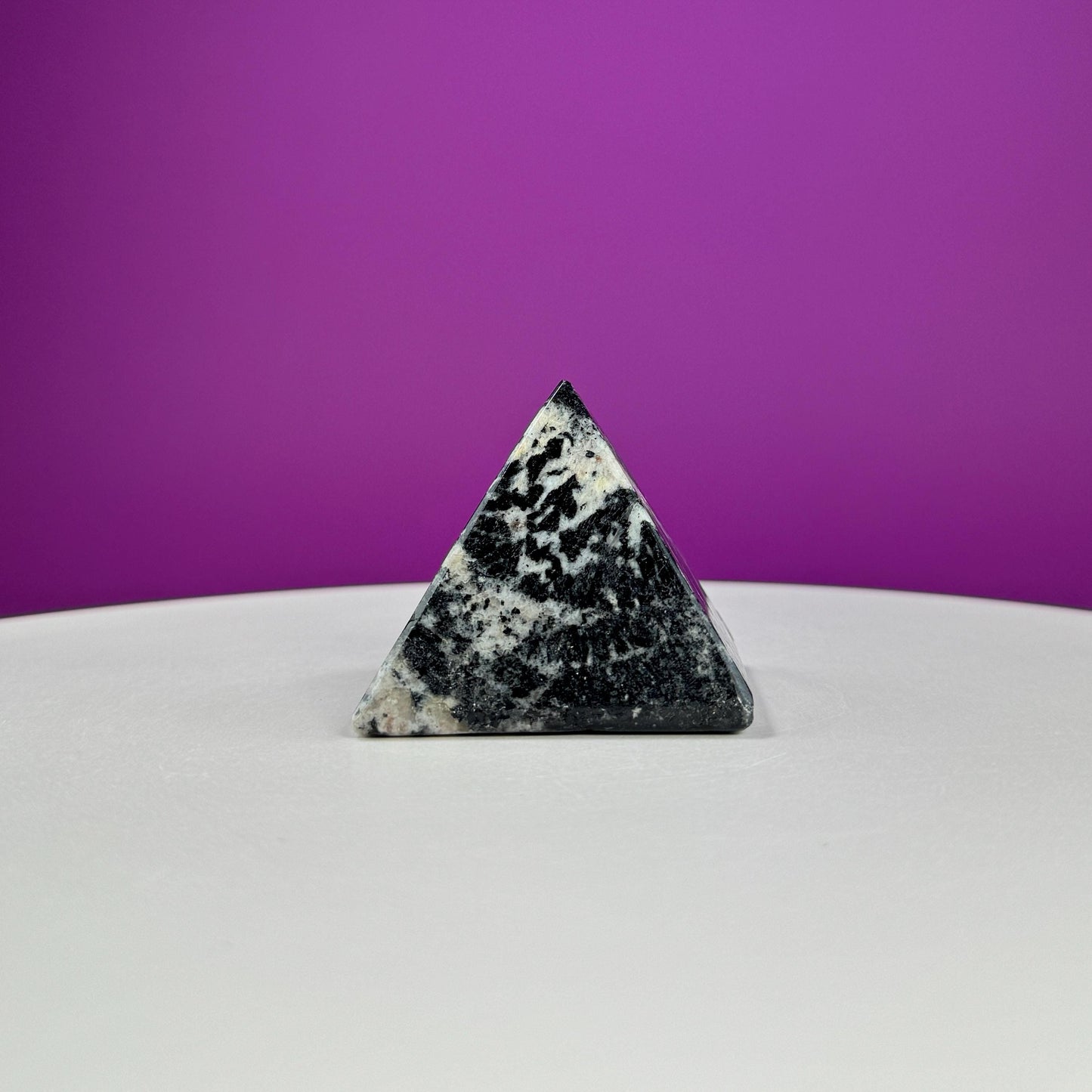 Orbiculite Pyramid (Australia) (Shortwave UV Reactive)