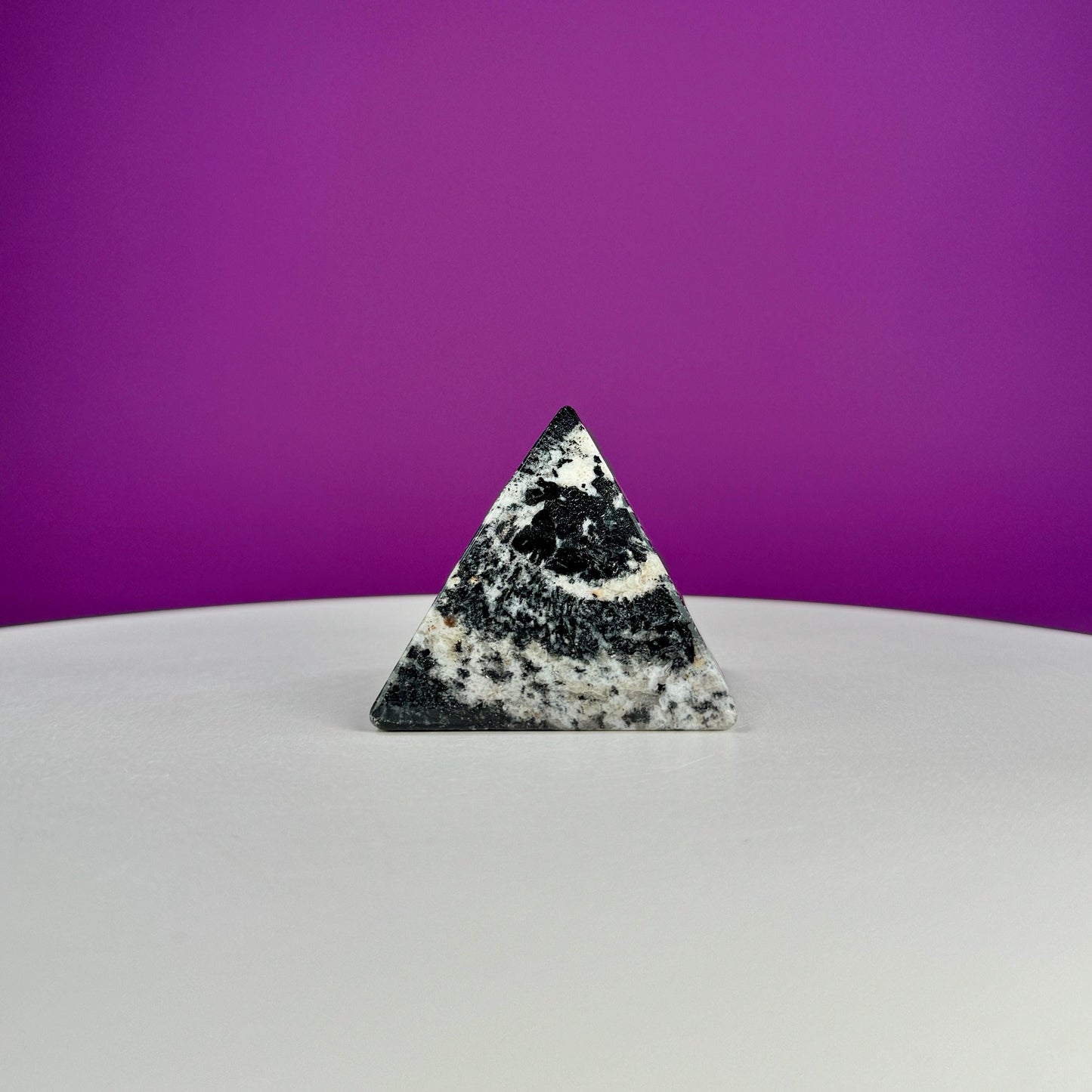 Orbiculite Pyramid (Australia) (Shortwave UV Reactive)