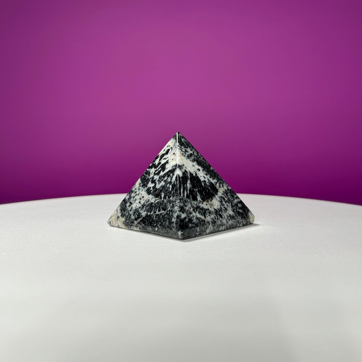 Orbiculite Pyramid (Australia) (Shortwave UV Reactive)