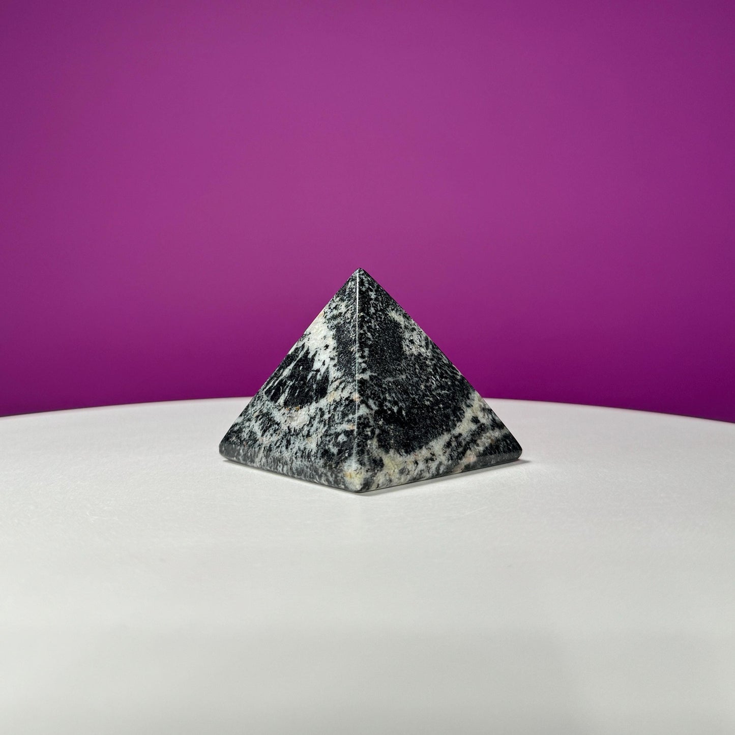 Orbiculite Pyramid (Australia) (Shortwave UV Reactive)