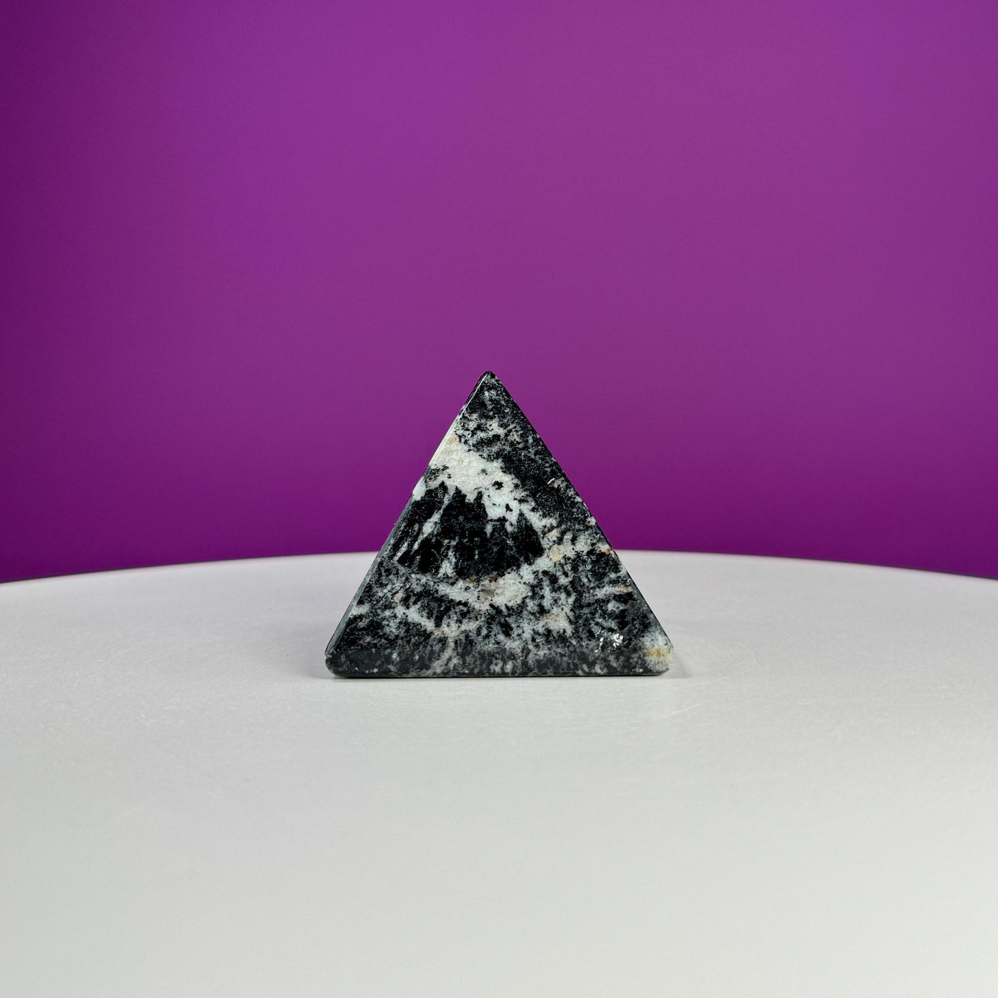 Orbiculite Pyramid (Australia) (Shortwave UV Reactive)