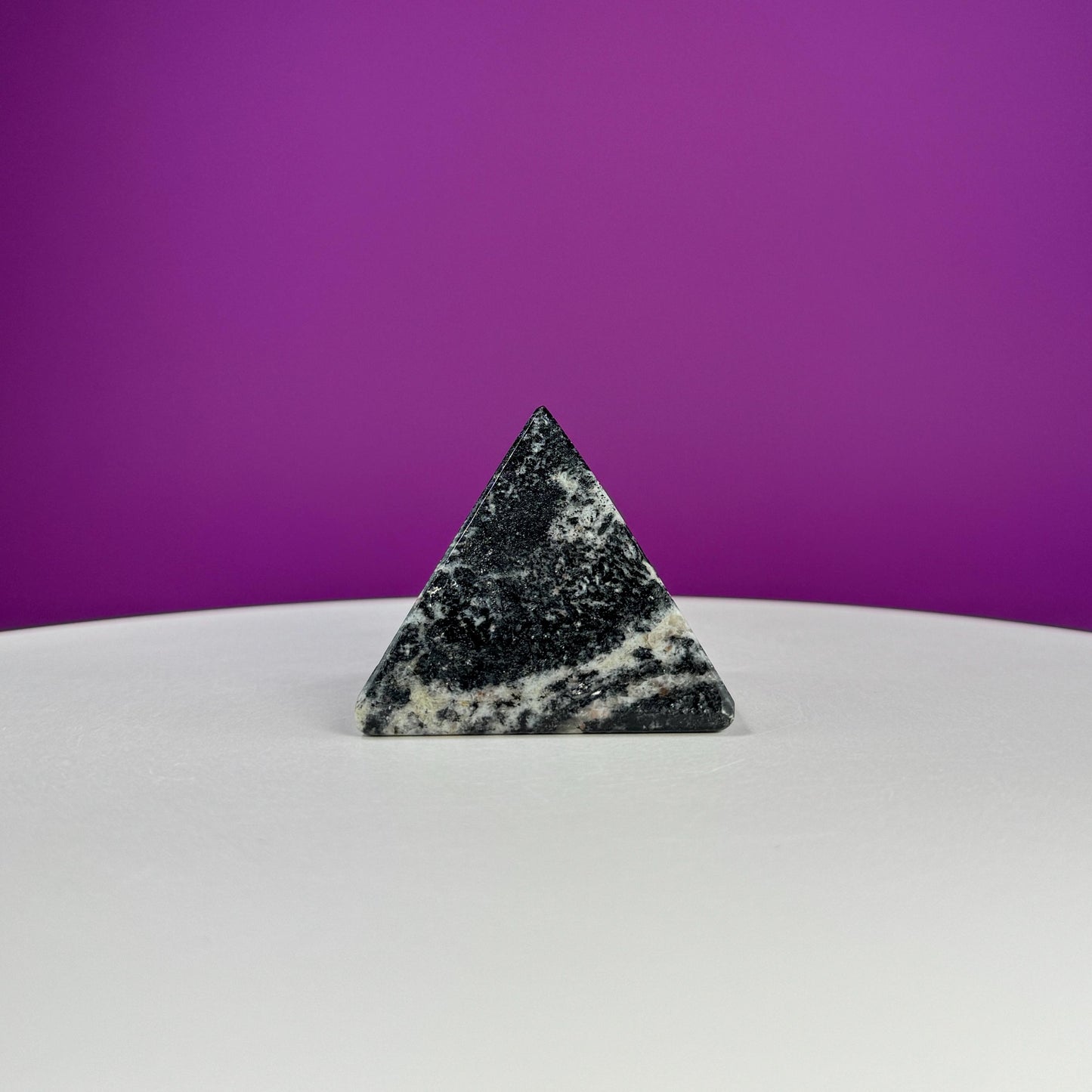 Orbiculite Pyramid (Australia) (Shortwave UV Reactive)